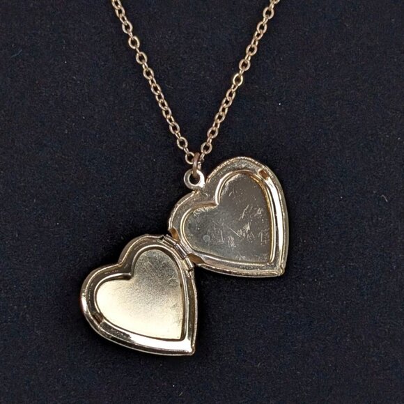 (2/$20) Colourful Iridescent Heart Locket Necklace - Picture 4 of 6